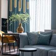kleine woonkamer met open keuken inrichten
